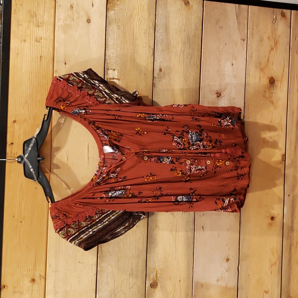 No Boundaries floral top